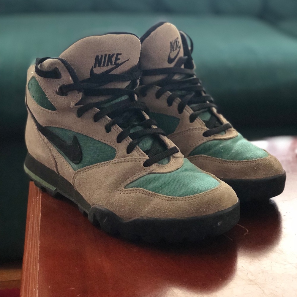 VINTAGE 1994 NIKE REGRIND HIKING BOOTS
